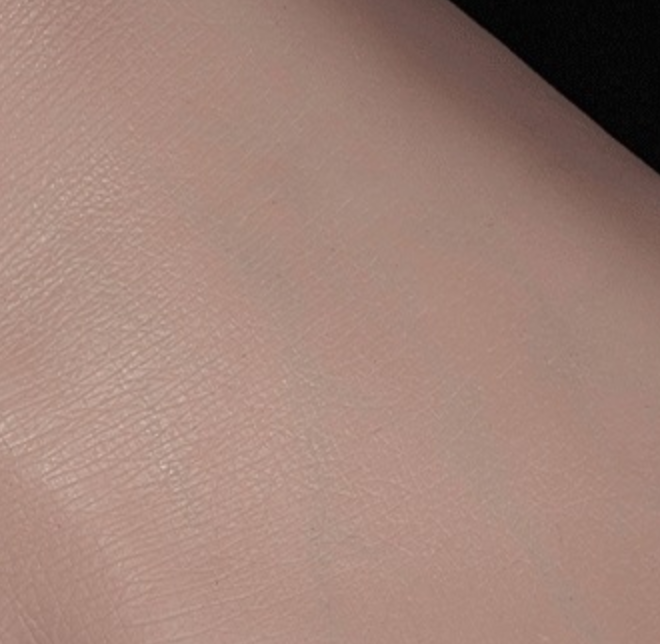 Platinum-cured silicone: surface and vein-area detail